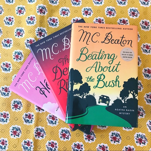 Set of 3 Agatha Raisin Mysteries - Picture 2 of 10